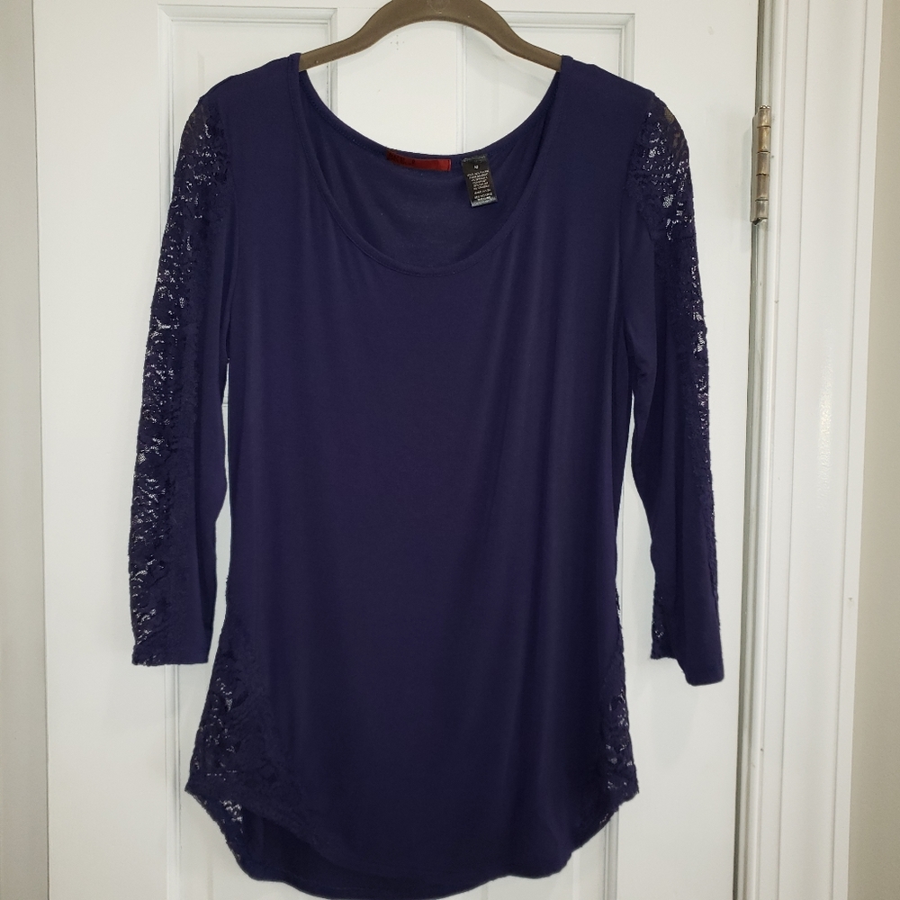 ✨️ Red by BKE Navy Blue Lace Detail Top Medium NWOT 3/4 Sleeve